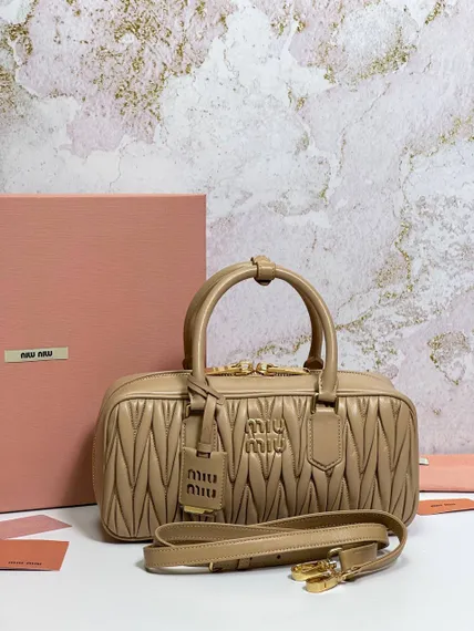 Сумка MIU MIU Arcadie matelassé из кожи наппа, бежевый