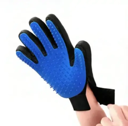 Перчатка для вычесывания шерсти