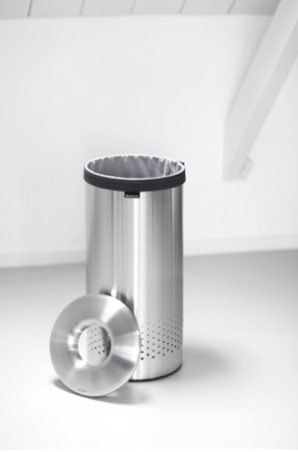 Бак Brabantia 35л матовая сталь в интерьере