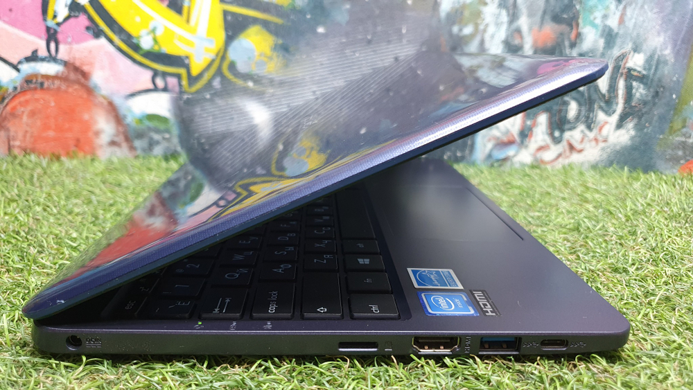 Ноутбук ASUS Celeron/4Gb