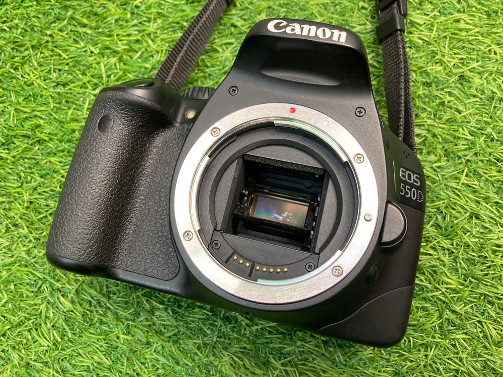Canon 550D Kit 18-55mm 3.5-5.6 lll 8.800 кадров