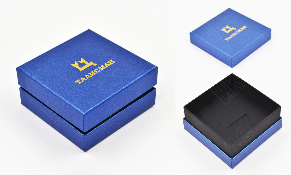 Футляр картонный с округлыми гранями и прослойкой.