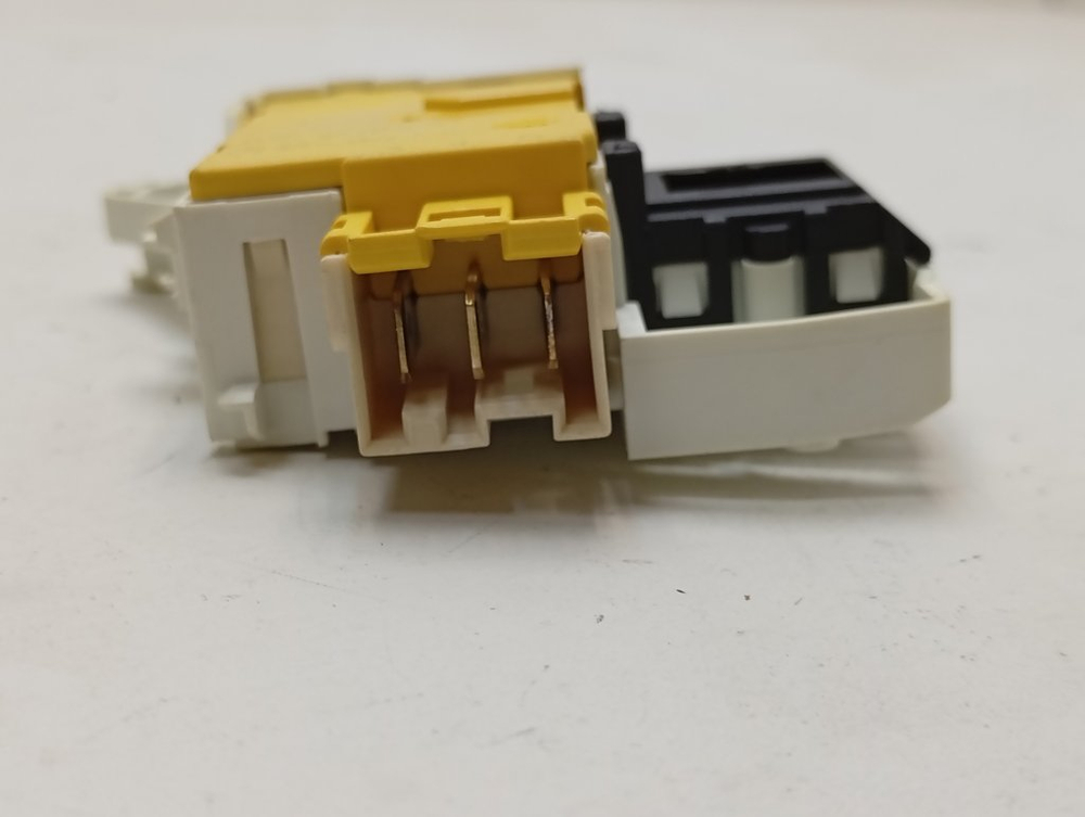 WMUF5050 кт42 Устройство блокировки люка стиральной машины Hotpoint-Ariston INT016ID б/у