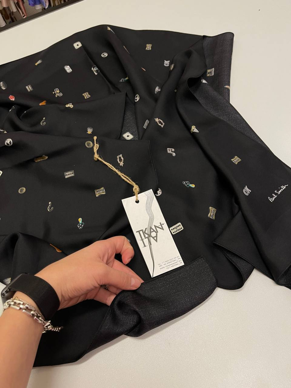 Кашне шелковое твиловое с принтом (с обработанными срезами) (Paul Smith, 100%шелк, Черный фон/мелкие пиктограммы и надпись бренда, 180*43)