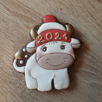 Бык №42 в шапочке с помпоном