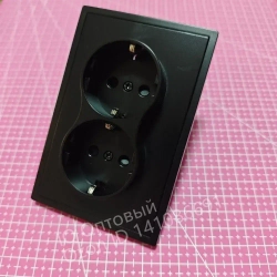 Розетка двойная с рамкой с заземлением встраиваемая 1 шт,черный