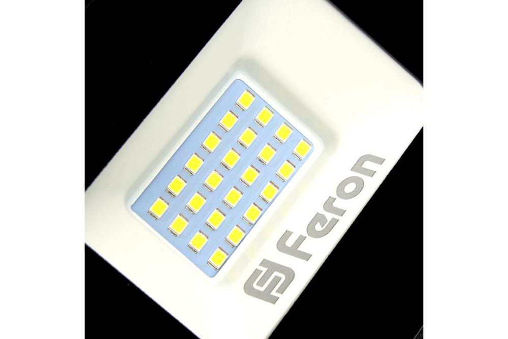 Прожектор LED с датчиком движения LL-907 IP44 30W 6400K Feron 29557