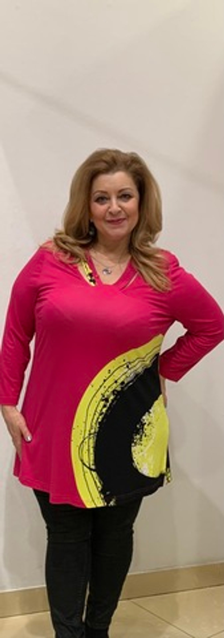 Длинный красный блузон с черно-желтым принтом