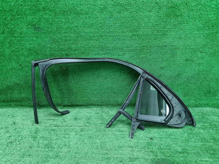 Форточка двери задняя правая Mercedes S W223 20-нв