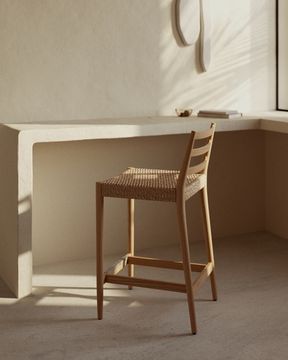 Полубарный стул Analy из массива дуба в натуральной отделке и веревочным сиденьем 65 см