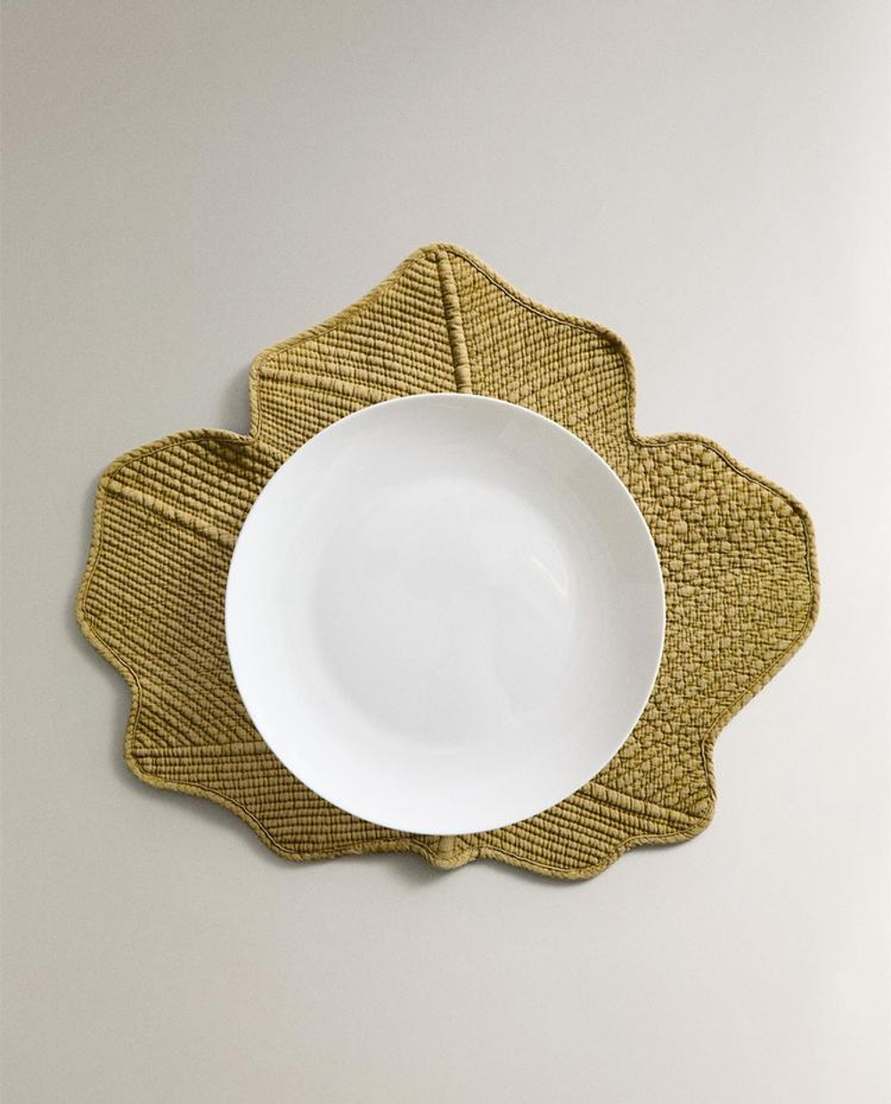 ZARA HOME СТЕГАНАЯ ПОДСТАВКА ПОД СТОЛОВЫЕ ПРИБОРЫ «ЛИСТЬЯ», ЗЕЛЕНЫЙ