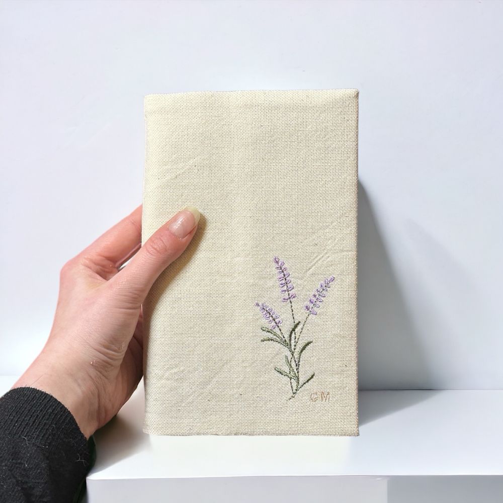 Книжная обложка с вышивкой "Лаванда"