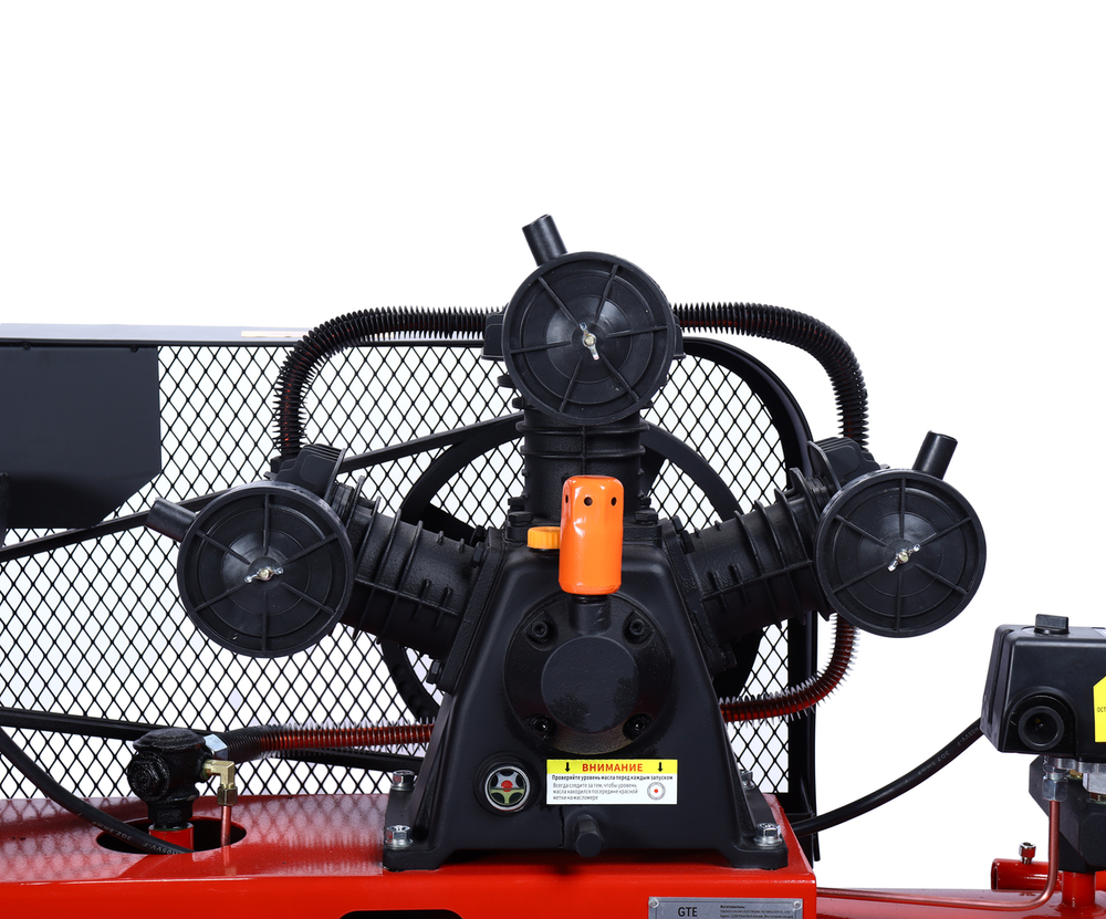 Компрессор пневматический 220В 3.0кВт 8атм. 400л/мин. ресивер-200л ременной GTE