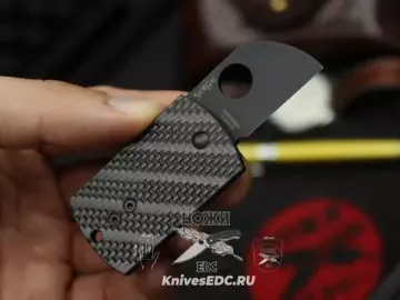 Складной нож Spyderco Dog Tag 188CFBBKP c клинком из стали CPM-S30V, рукоять карбон