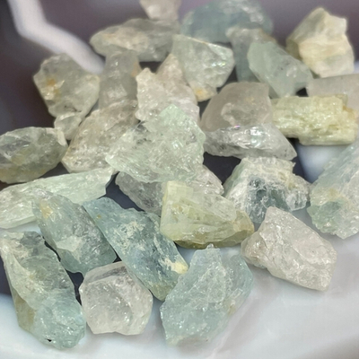 34249 Аквамарин кристалл необработанный 15-25мм