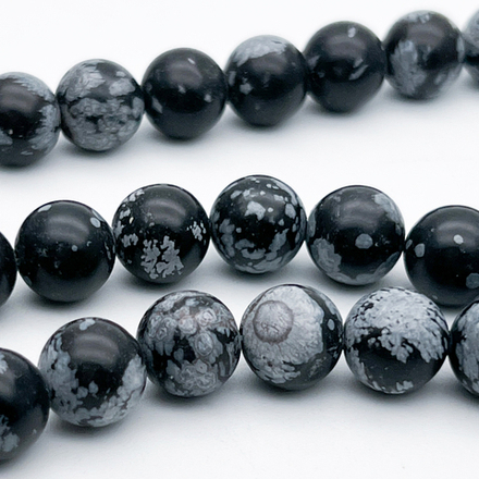 Обсидиан "Снежный" бусины, диаметр 10,4-10,6 мм, цена за 9 шт (1/4 нити)