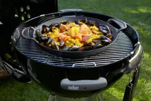 Чугунный вок Weber Crafted с корзиной для приготовления на пару