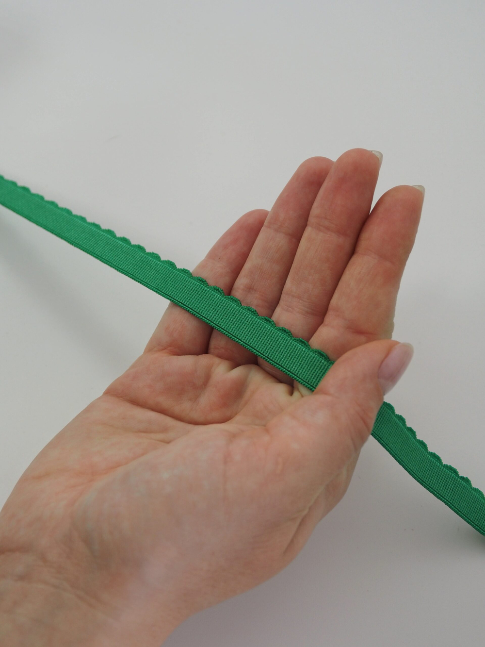 Резинка отделочная зеленая ажурная 10 мм с учетом фестона