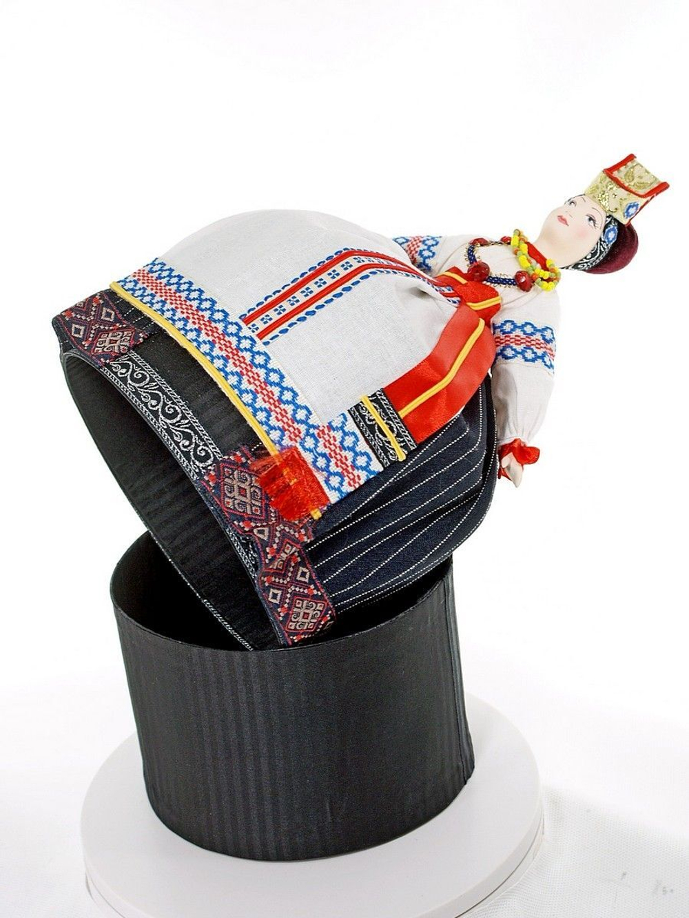 Кукла фарфоровая Воронежский женский костюм