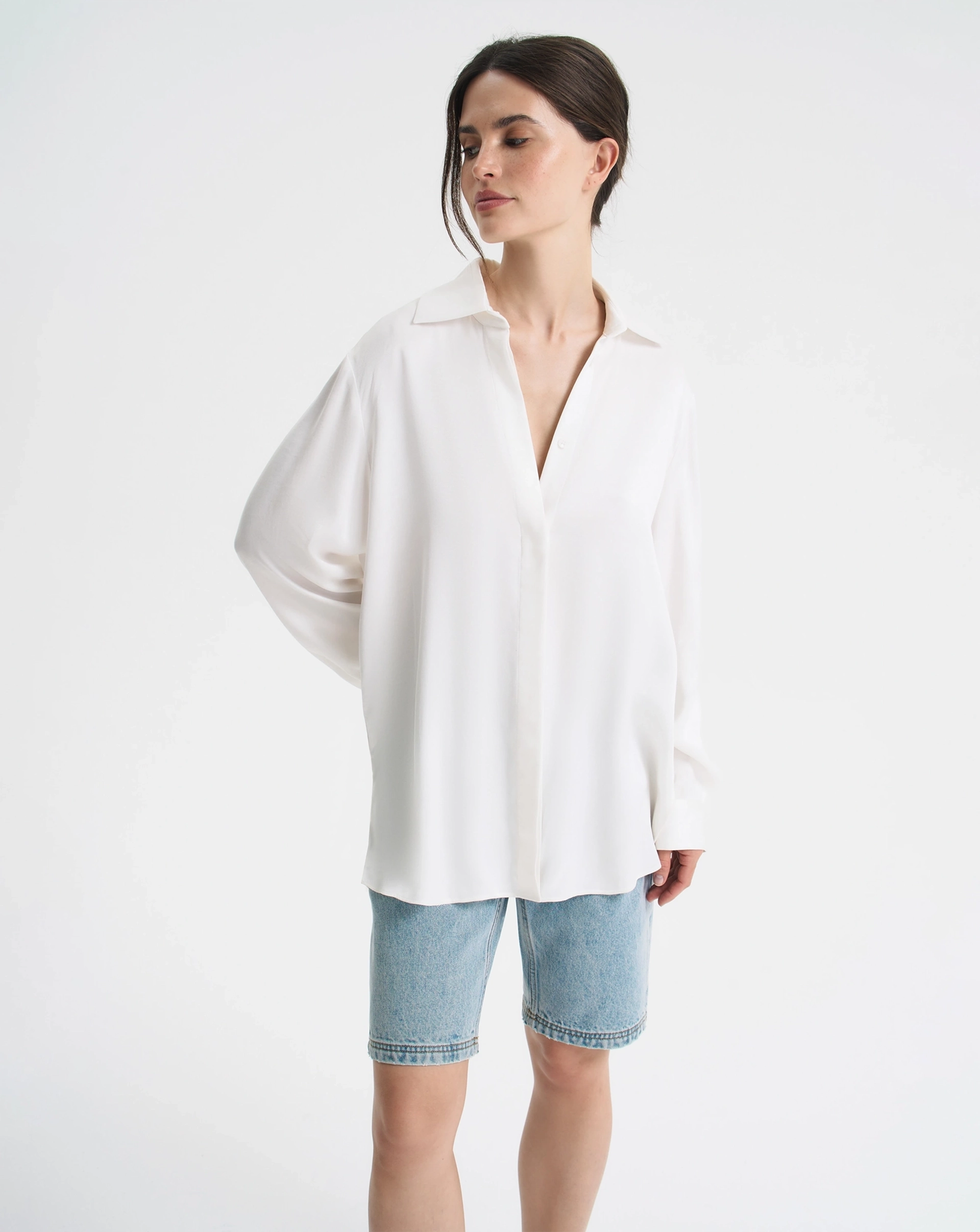 Блуза из купры с разрезом