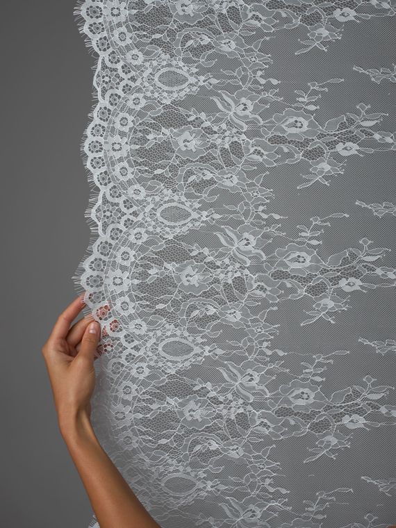 07-02 Кружево реснички (шантильи) широкое, 75 см, айвори 004