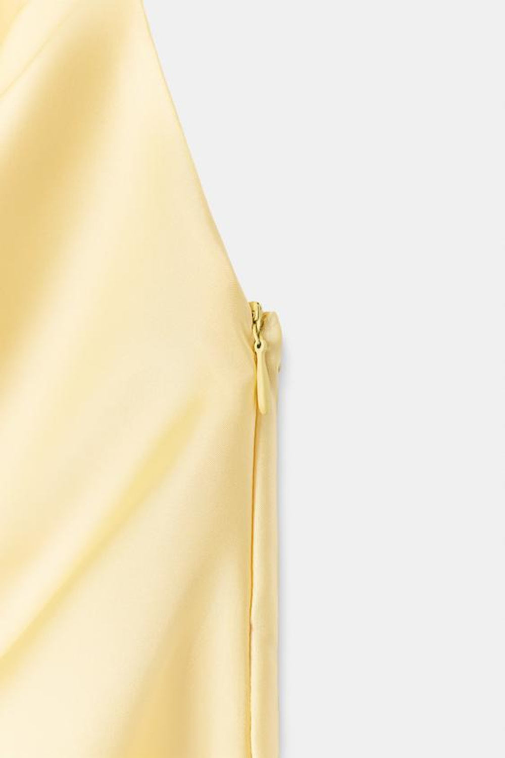 ZARA АТЛАСНОЕ МИНИ-ПЛАТЬЕ С ПОЯСОМ, ЖЕЛТЫЙ