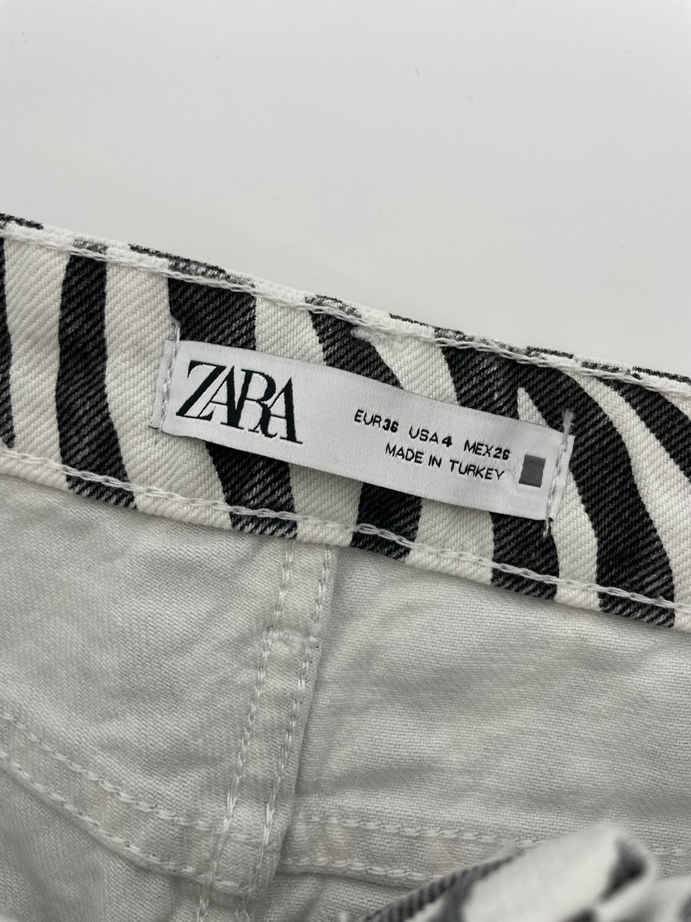 Джинсы Zara