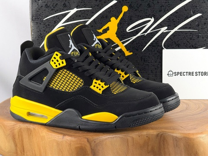 Air Jordan 4 Thunder 2023