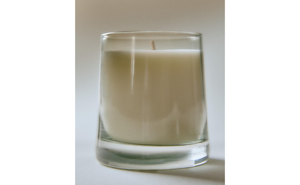 Zara Home Свеча ароматическая clat de Lys 180 г, растительный воск, аромат цветочный, Розовый