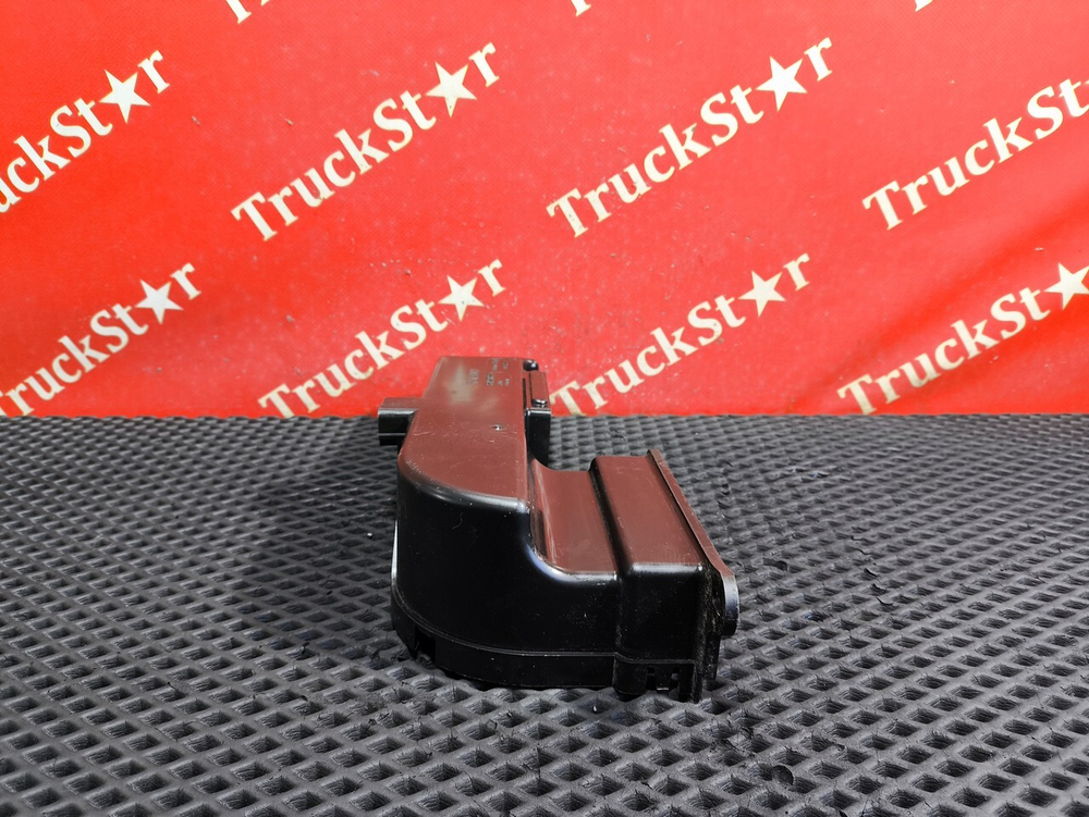 Крышка воздуховода кабины