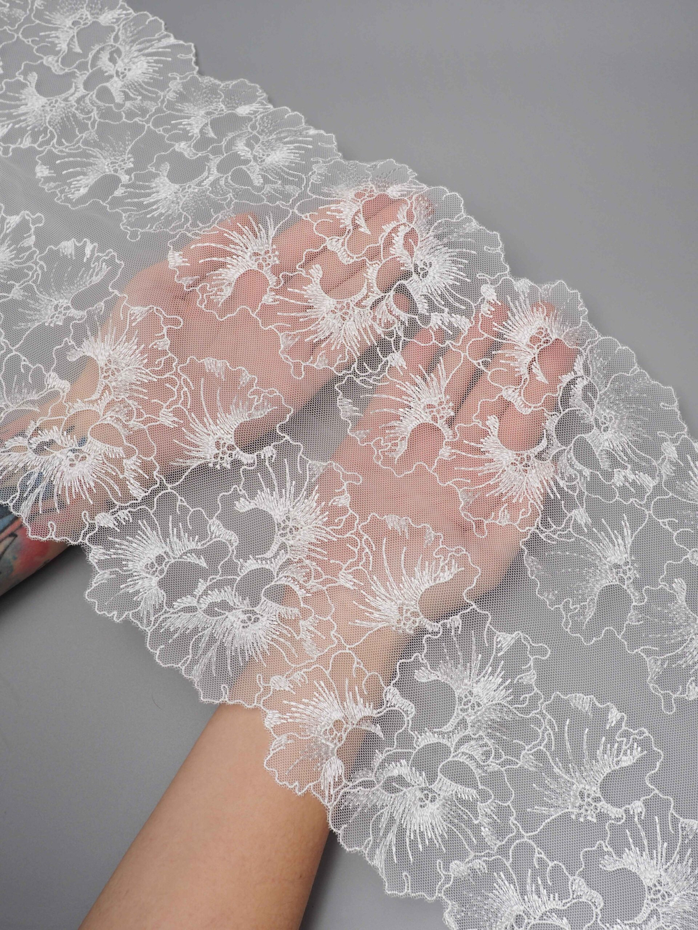 Вышивка на сетке теплая белая неэластичная ширина 22 см