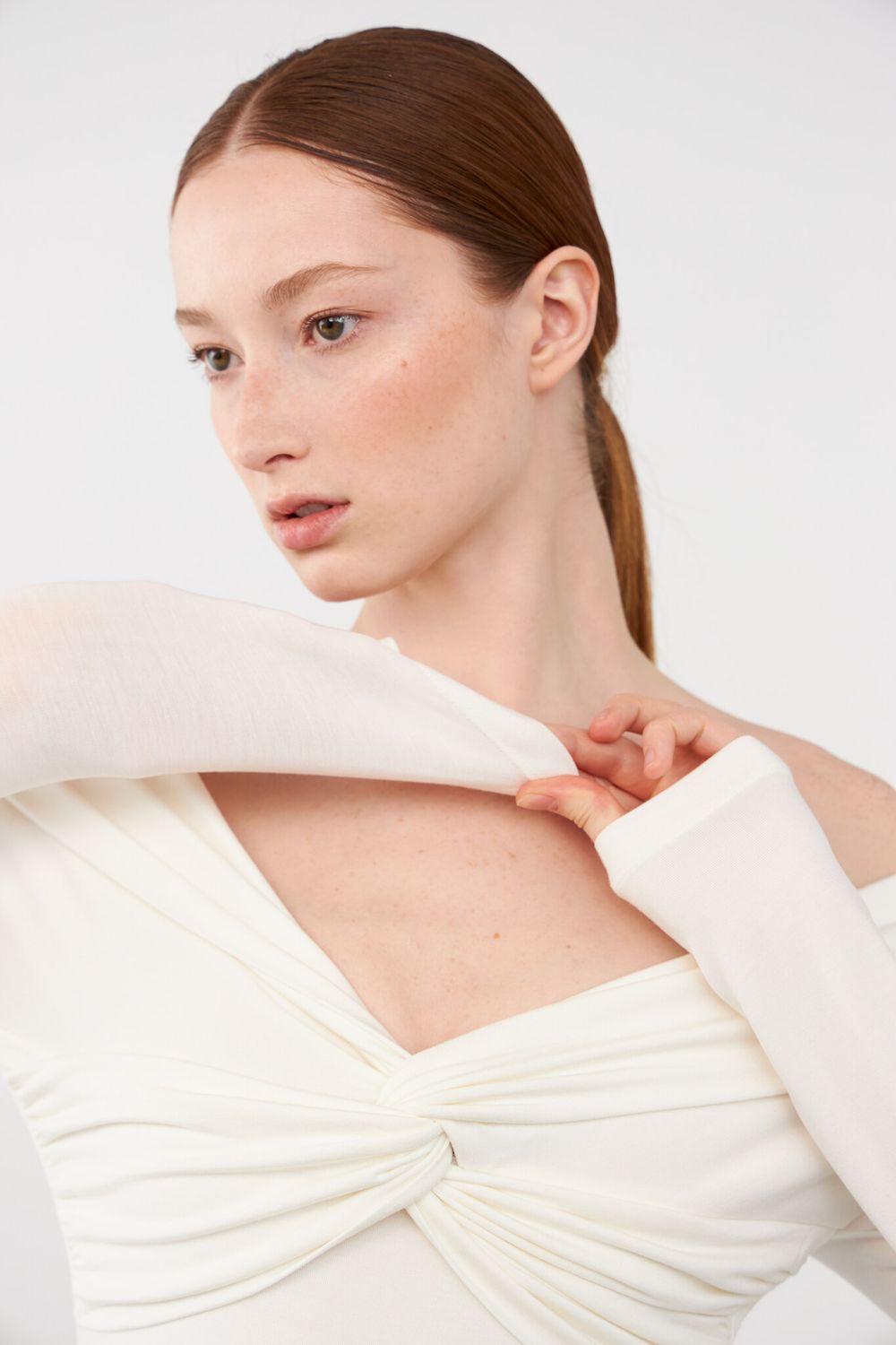 ТОП-БОДИ С ОТКРЫТЫМИ ПЛЕЧАМИ, МОЛОЧНЫЙ