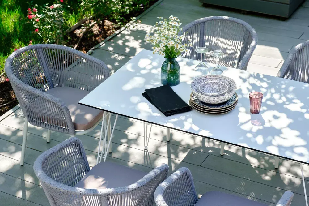 "Марсель" стул плетеный из роупа, каркас алюминий белый муар, роуп светло-серый круглый, ткань светло-серая