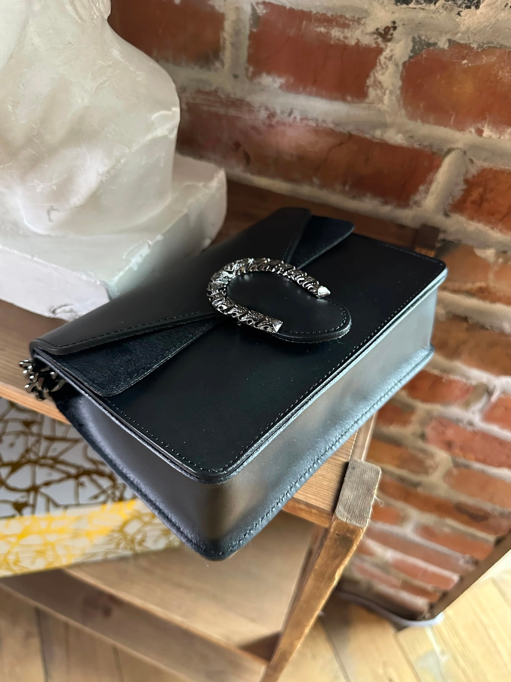 Женская черная маленькая сумочка из натуральной кожи на цепочке