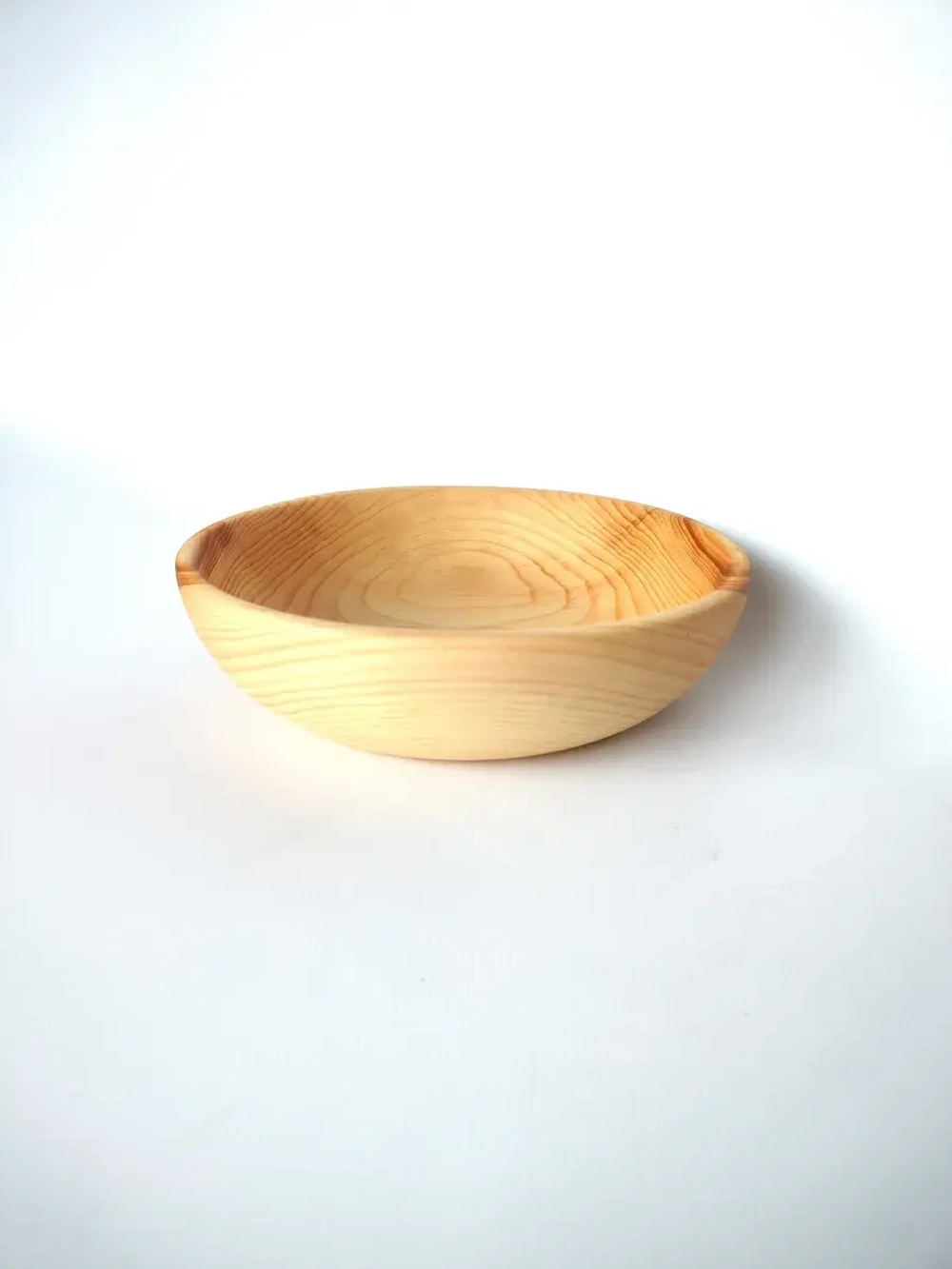 Деревянная сервировочная тарелка из кедра