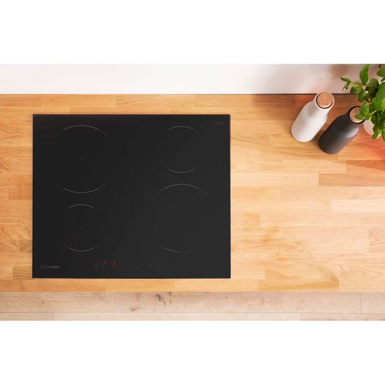 Индукционная варочная панель Indesit IVIA 640 C