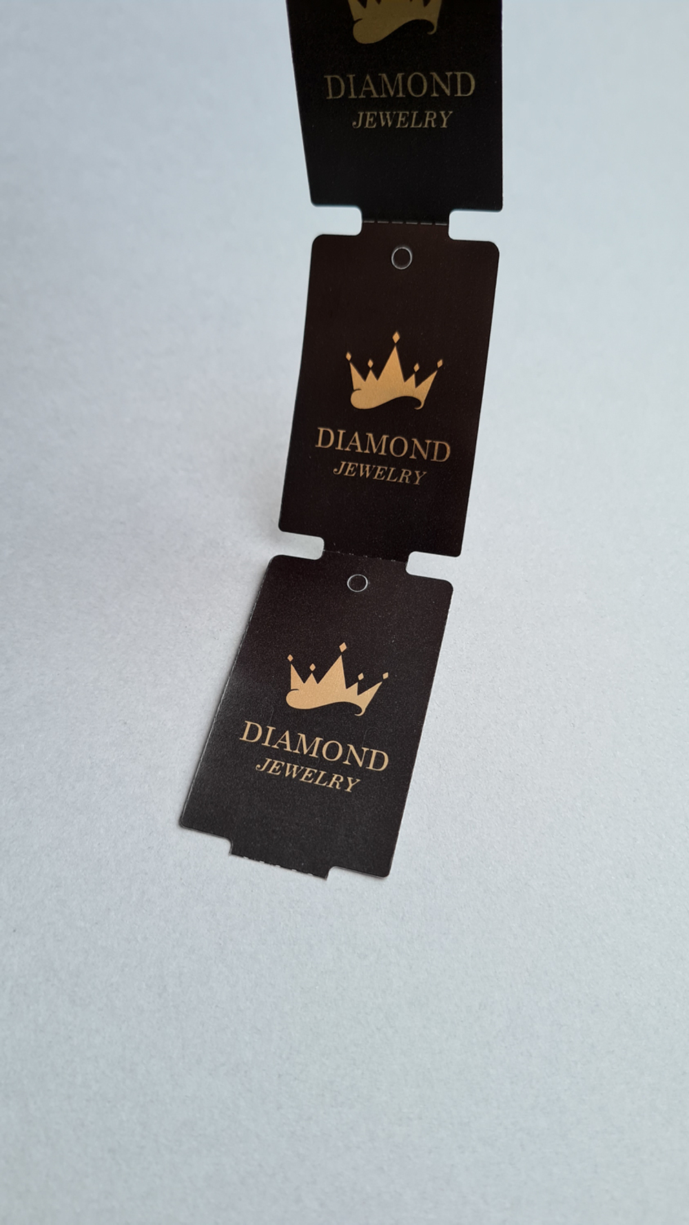 Печать золотым на черных бирках