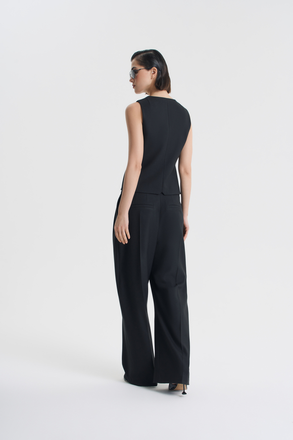 Жилет приталенный