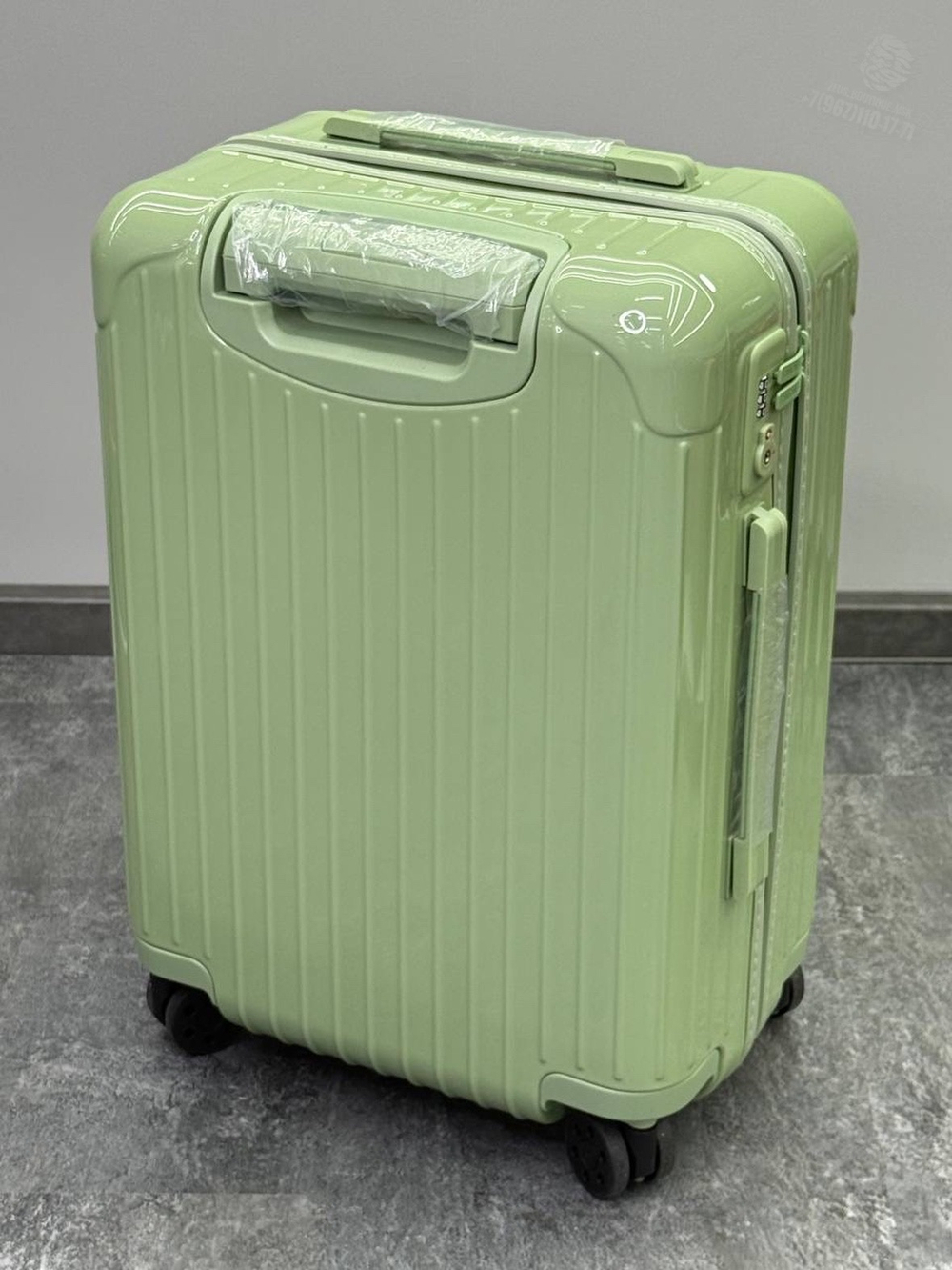 Чемодан Rimowa Essential Sleeve Cabin