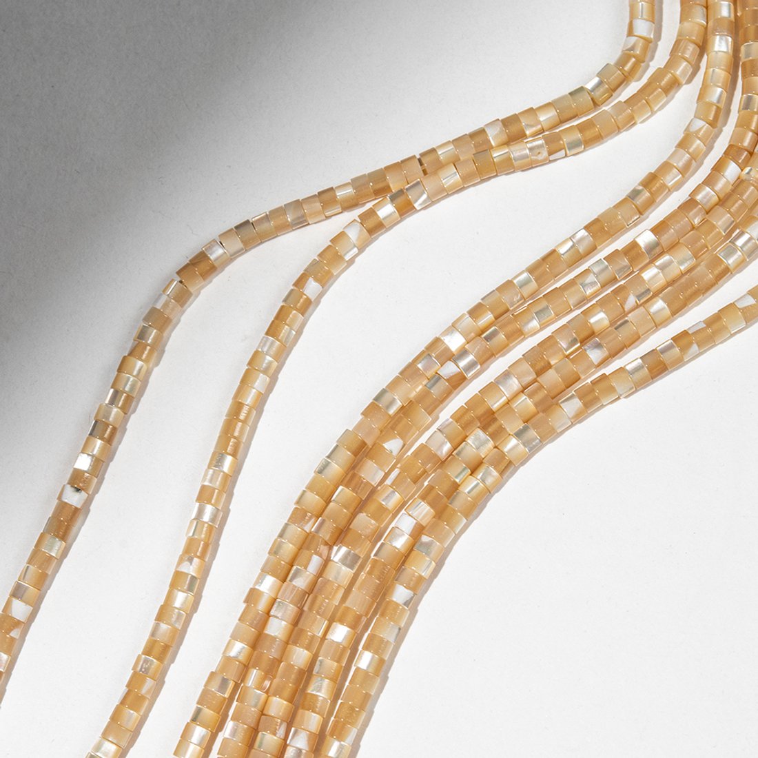 Перламутр морских ракушек, карамельного оттенка, разделитель 4*2,2мм