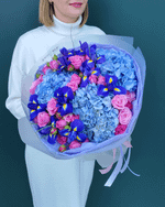 Букет из ирисов,гортензии и кустовой розы(00474)