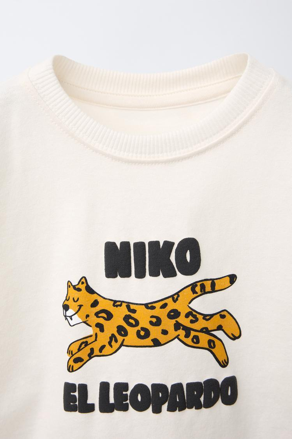 ZARA КОМПЛЕКТ ИЗ ФУТБОЛКИ И ШОРТОВ JOGGING С АНИМАЛИСТИЧЕСКИМ ПРИНТОМ, СВЕТЛО-КОРИЧНЕВЫЙ