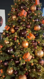 Елка с гирляндой «Эрмитажная» (Литая хвоя) 210 см / 2,1 м