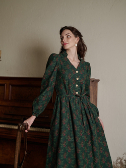 Платье с воротником стойкой