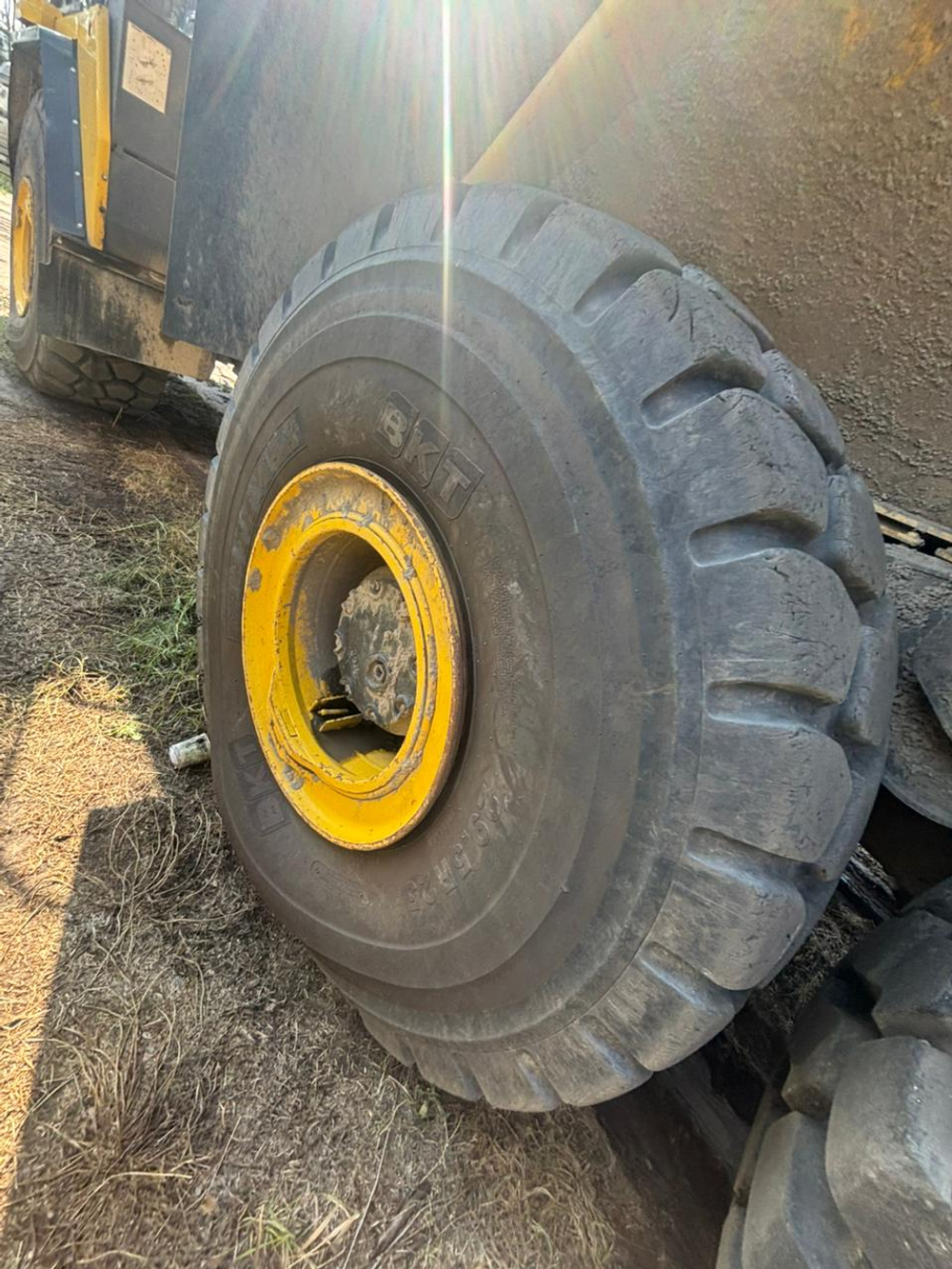 KOMATSU HM400* Шарнирно-сочленённый самосвал HM400-5 (Дизельный, 15,2 л, 480 л.с., АТ)