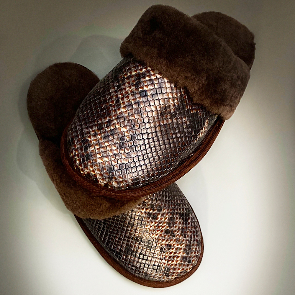 Тапочки для дома из кожи с тиснением Змейка