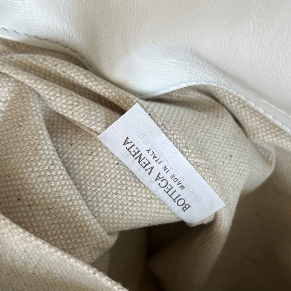 Bottega Veneta Small Cobble Messenger 27 cm