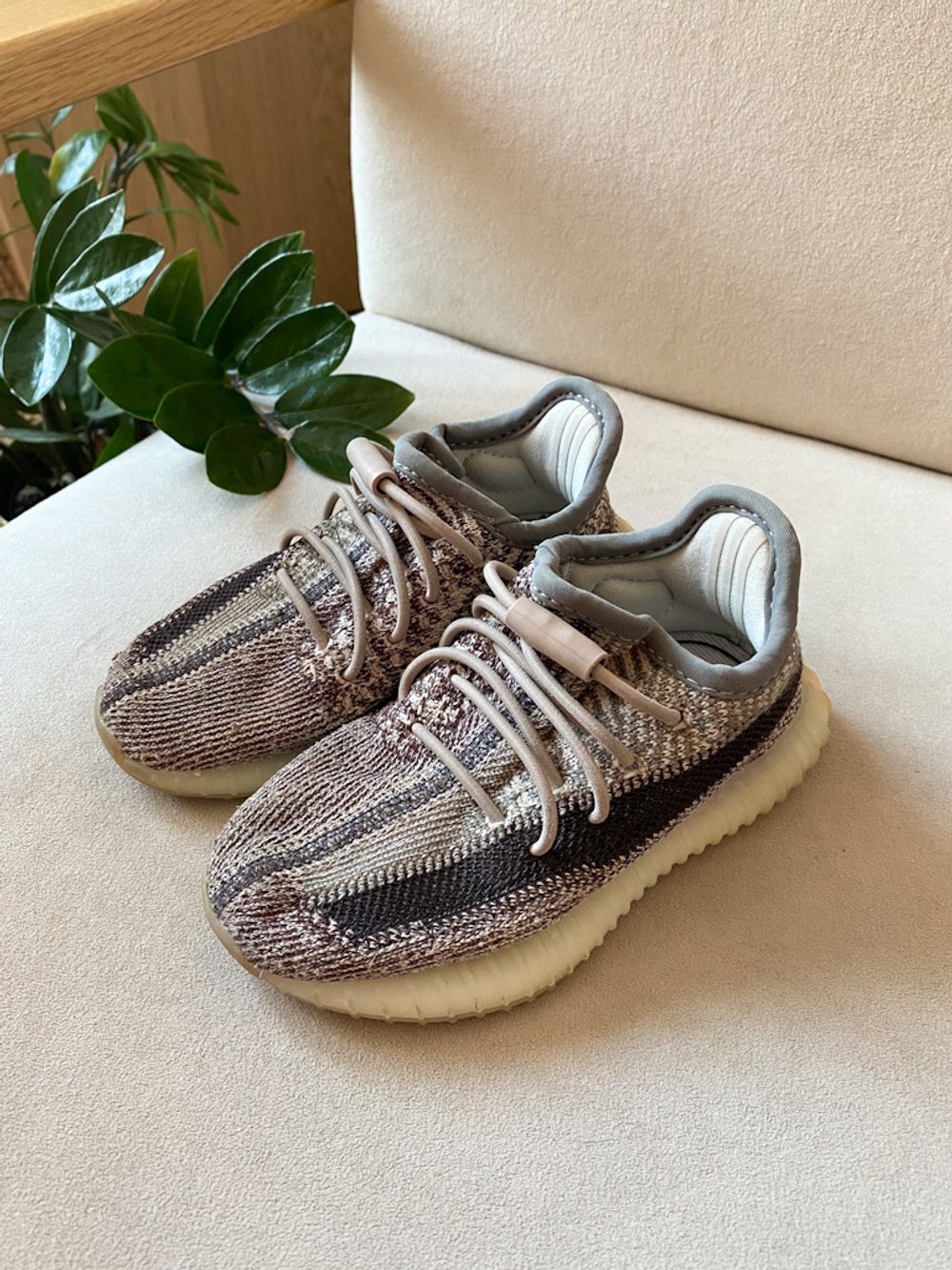 Кроссовки Adidas Yeezy, 24