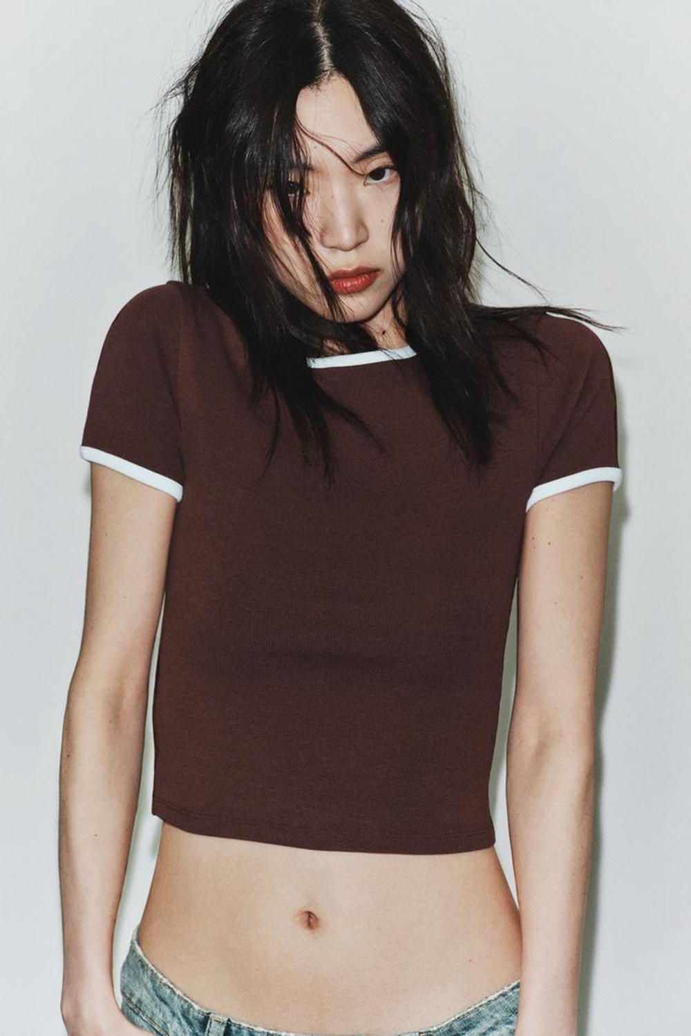 ZARA ФУТБОЛКА С КОНТРАСТНЫМИ ДЕТАЛЯМИ, КОРИЧНЕВЫЙ