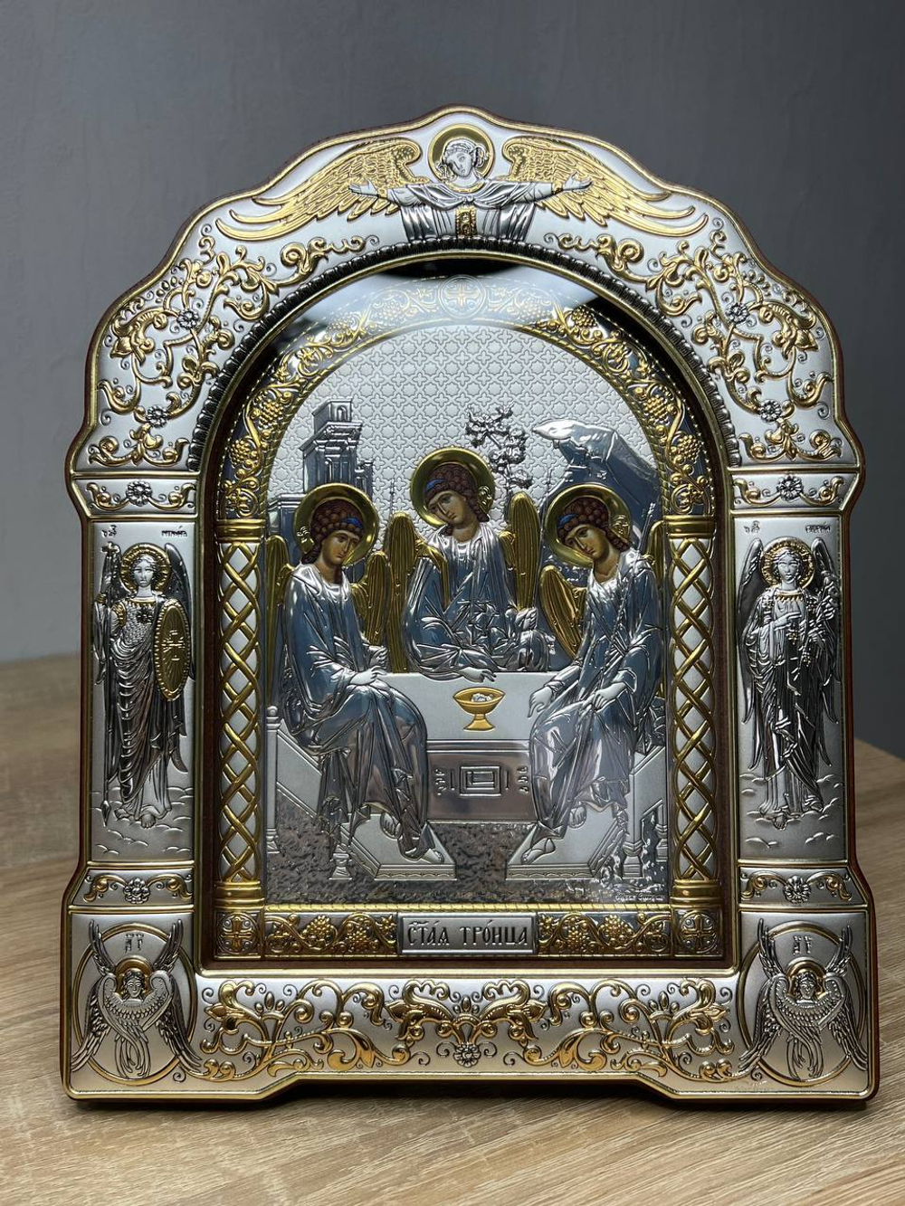 Св. Троица, икона арочная с рамкой под стеклом, красное дерево 206х270